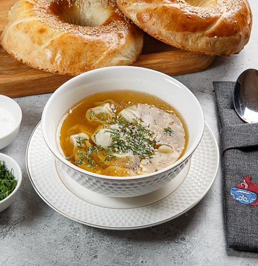 Пельмени с бульоном